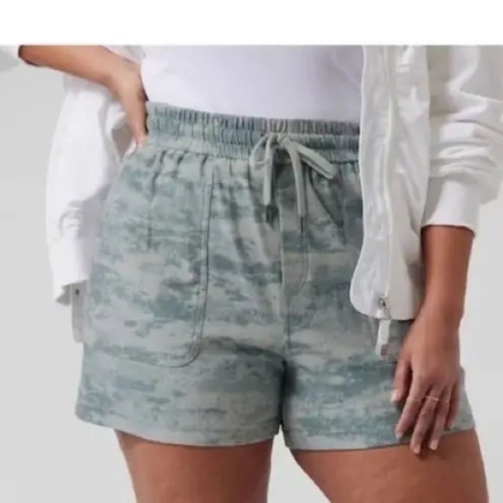 NWT Athleta Farallon Short Green Gray Fog Camo Drawstring Size 2X